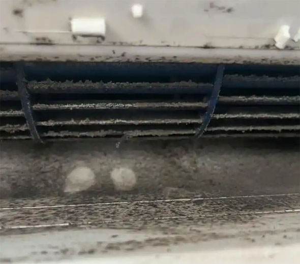 松滋空调吹的风有股烧焦味是怎么回事